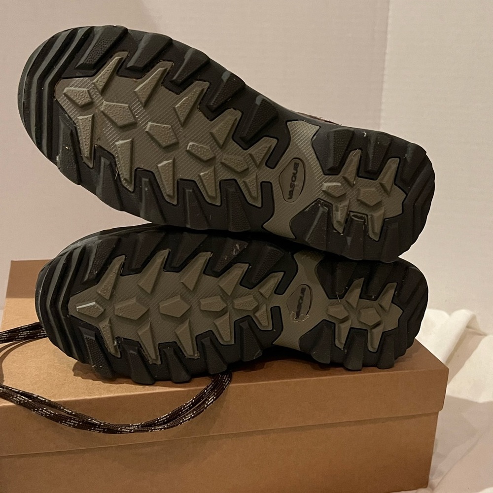 Men’s hiking boots. Size 7.5. Vasque brand. Worn on a 2 week vacation only. - Picture 3 of 6